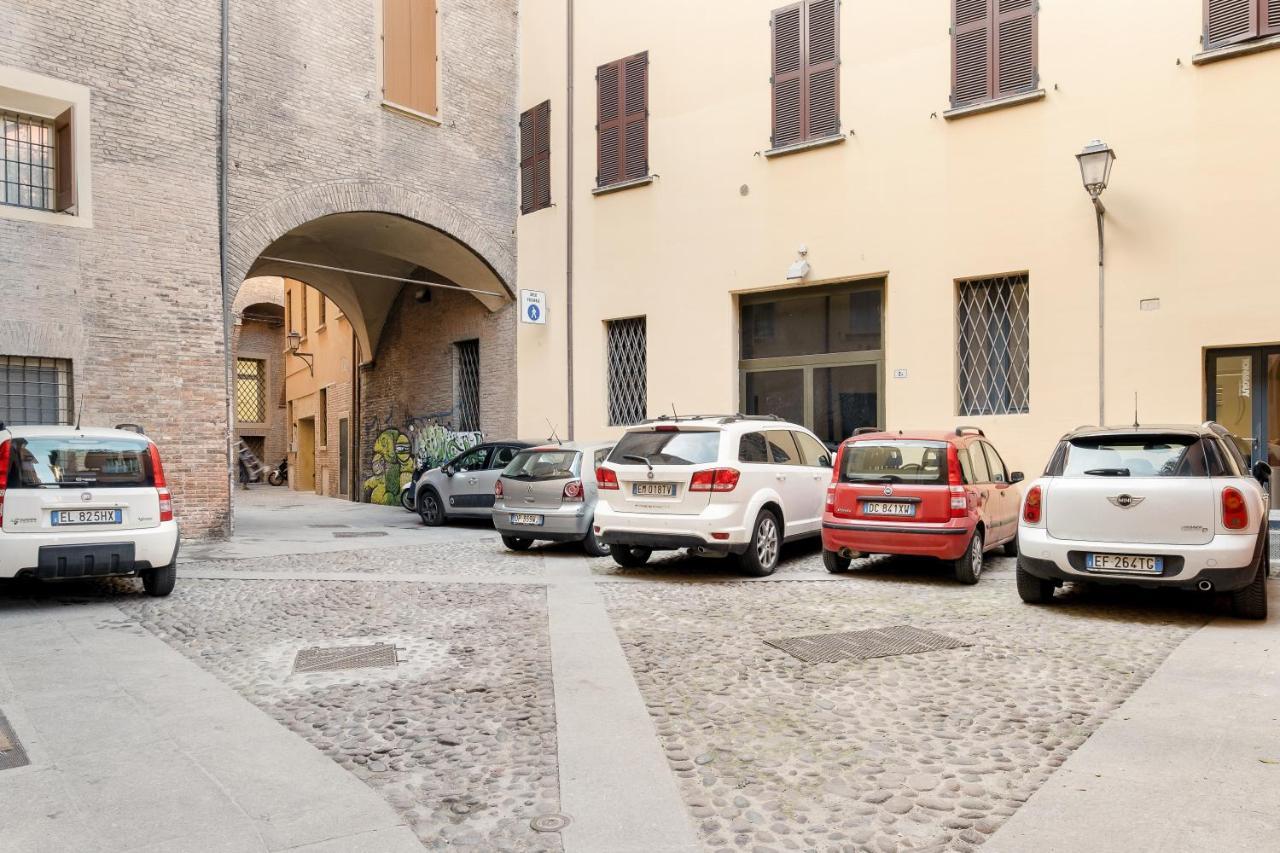 Lo Scrigno Delle 2 Torri! Nel Cuore Del Centro, Vicino A Via Rizzoli Bolonha Exterior foto